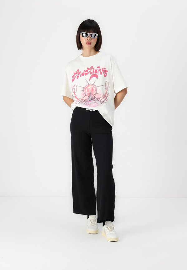 BASIC LOGO WOMAN RIPPED PANTS  - Trousers3
