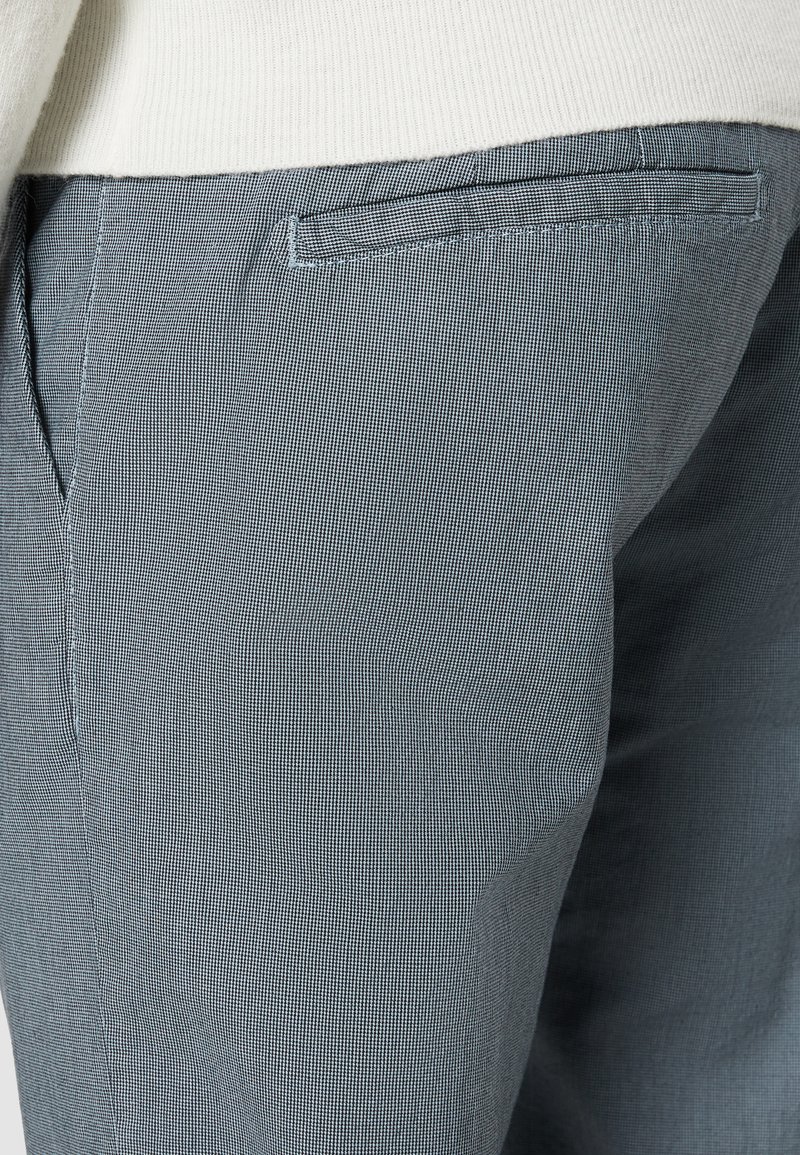 Herren T-shirts & Polos | Dondup PANTALONE PABLO Chino light powder blue/hellblau - DT08575 Herren T-shirts & Polos | Dondup PANTALONE PABLO Chino light powder blue/hellblau - DT08575