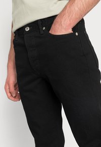 Edwin Jeansy Zwężane