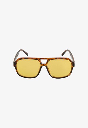 Ochelari de soare rectangulari cu rame în model scoică țestoasă, lentile cu tentă galbenă și o mică deschizătură triunghiulară pe punte.