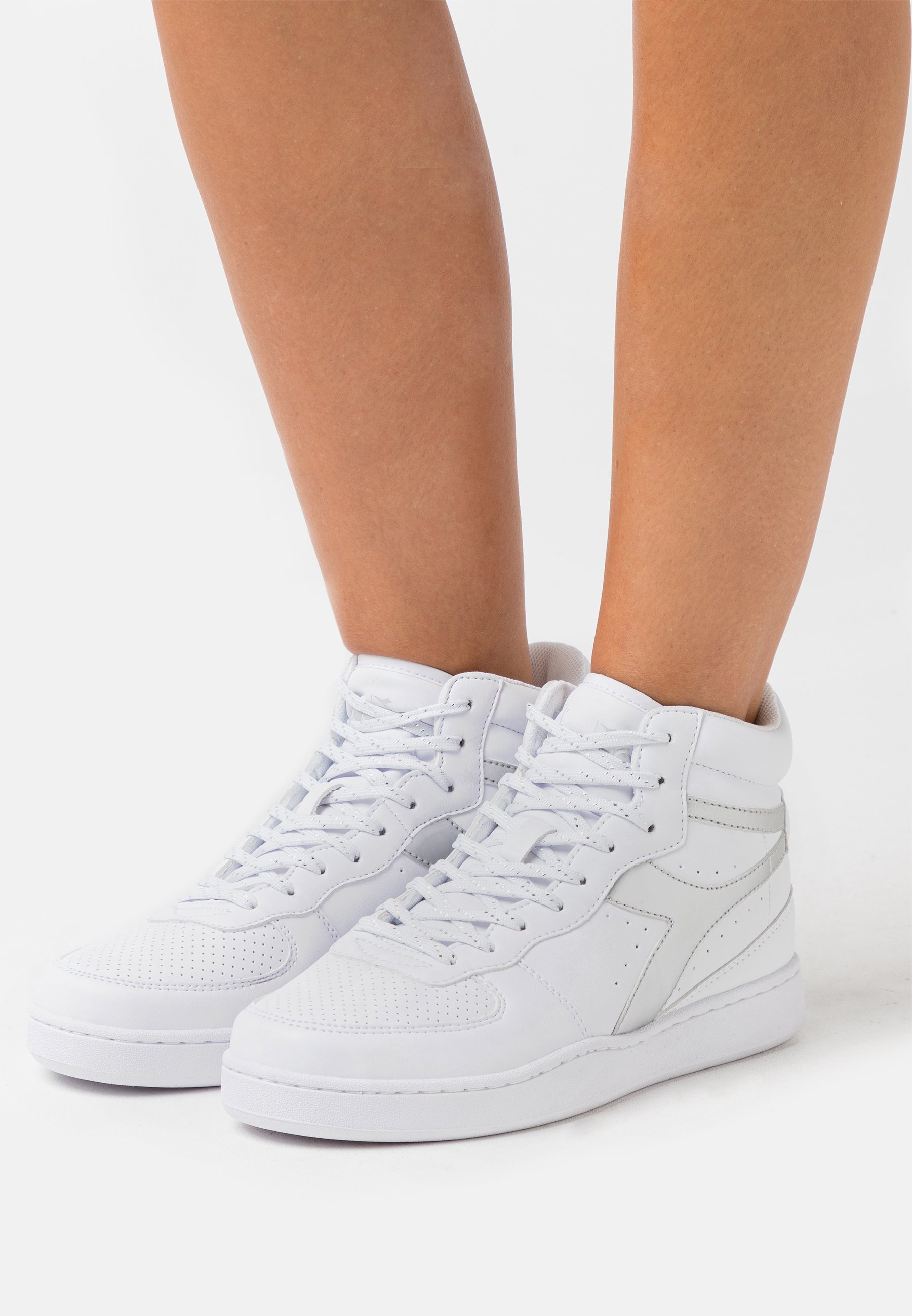 Diadora PLAYGROUND Høye joggesko white Zalando.no Diadora PLAYGROUND Treningssko whitered Zalando.no