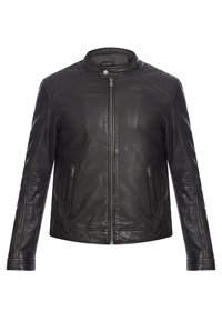 Svart läderjacka med quiltad axeldesign, ståkrage, framsidans dragkedja och två dragkedjefickor vid midjan. Slät textur.