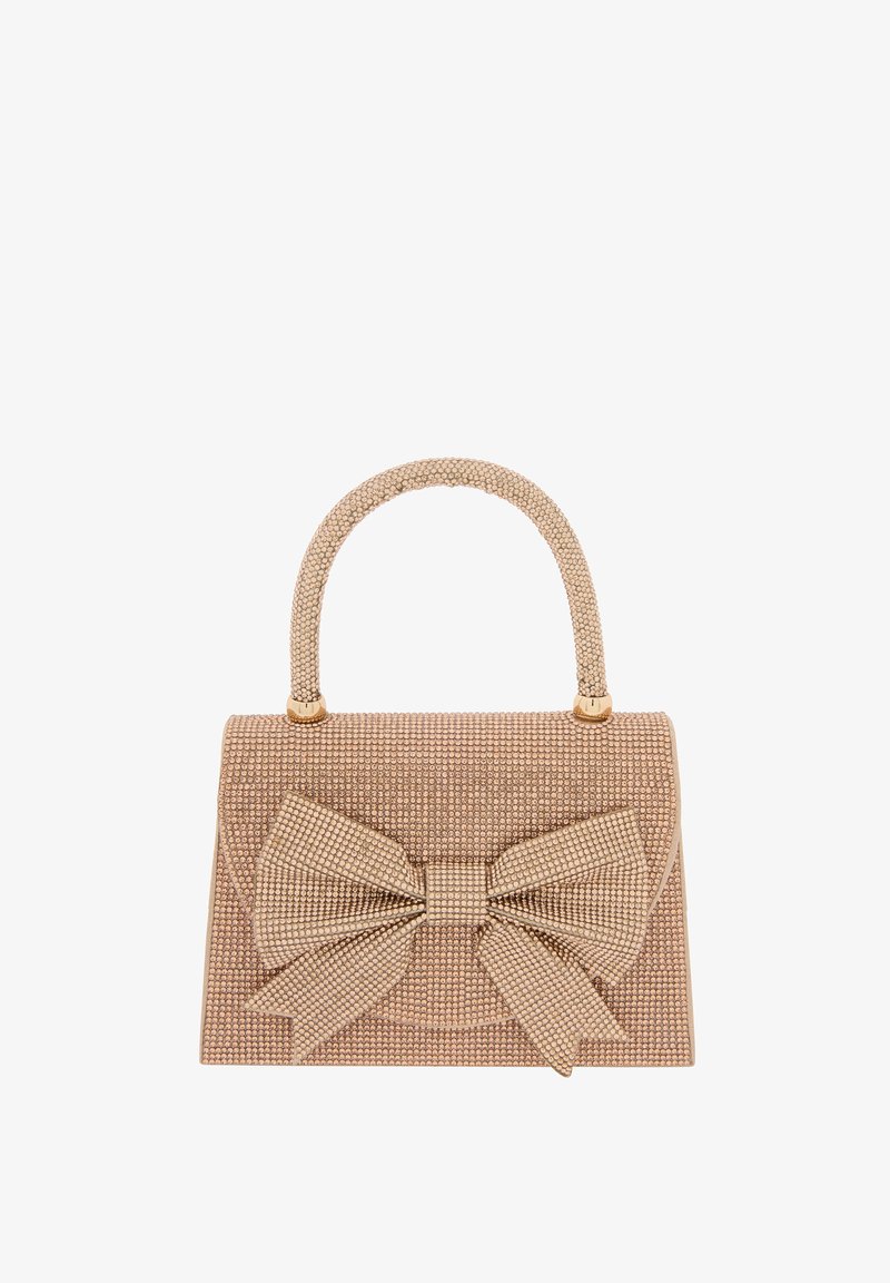 Beige színű táska, struktúrált testtel, texturált anyaggal, melyet apró fém szegecsek díszítenek, és nagy masni található az elején.
