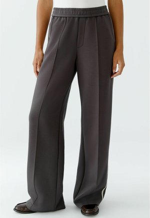 SCHLUPF - Stoffhose - dk brown white