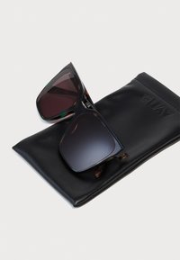 QUAY AUSTRALIA LEVEL UP UNISEX - Occhiali da sole - dappled green/brown