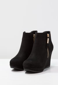 XTI Ankle boot