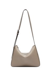 Beżowa skórzana torba na ramię o zaokrąglonym kształcie, z czarnym wykończeniem i regulowanym paskiem. Posiada gładką fakturę i minimalistyczny styl.