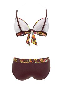 Ensemble de soutien-gorge et bikini avec un motif floral marron, des bonnets semi-transparents et une ceinture vibrante assortie sur des bas solides marron.