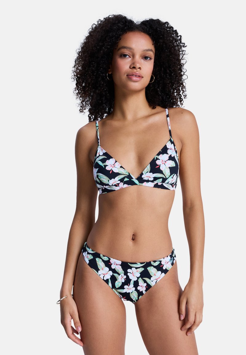 Sort bikini sæt med blomsterprint, bestående af en V-hals bralette top med justerbare stropper og matchende lavtaljede trusser dekoreret med pink og grønne blomster.