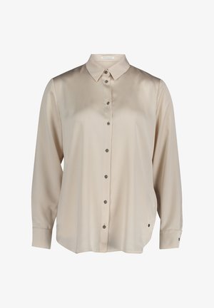 Beżowa satynowa bluzka z kołnierzykiem, długimi rękawami i przodem zapinanym na guziki z guzikami w kolorze srebrnym oraz bocznymi rozporkami u dołu.