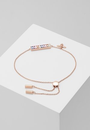 Regulowana bransoletka z łańcuszkiem w kolorze różowego złota z prostokątnym paskiem ozdobionym siedmioma prostokątnymi, wielokolorowymi kamieniami szlachetnymi.