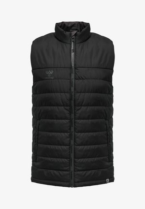 Schwarze gepolsterte Weste aus glattem Material, mit hohem Kragen, durchgehendem Reißverschluss und Logo auf der linken Brust. Horizontale Steppoptik.