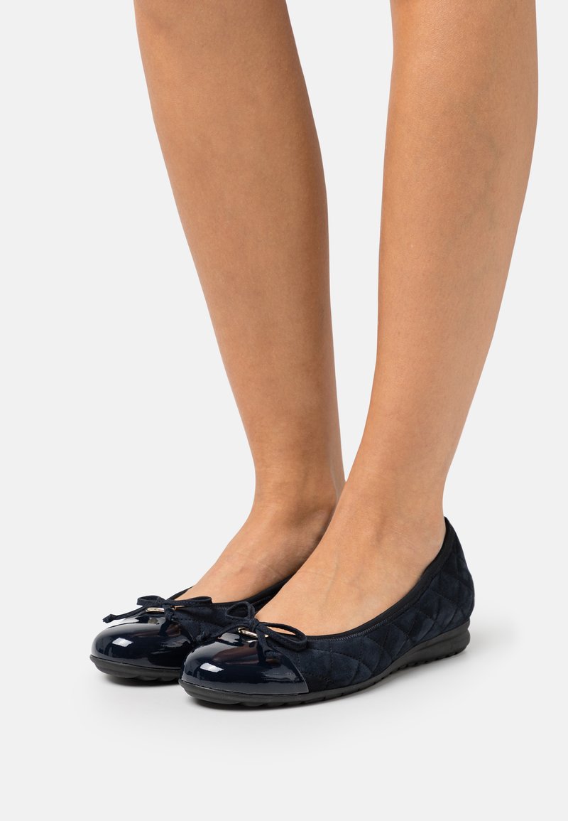 gabor assist bow ballet pumps