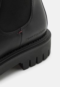 Tommy Hilfiger PREMIUM CASUAL CHUNKY - Klasične gležnjače - black