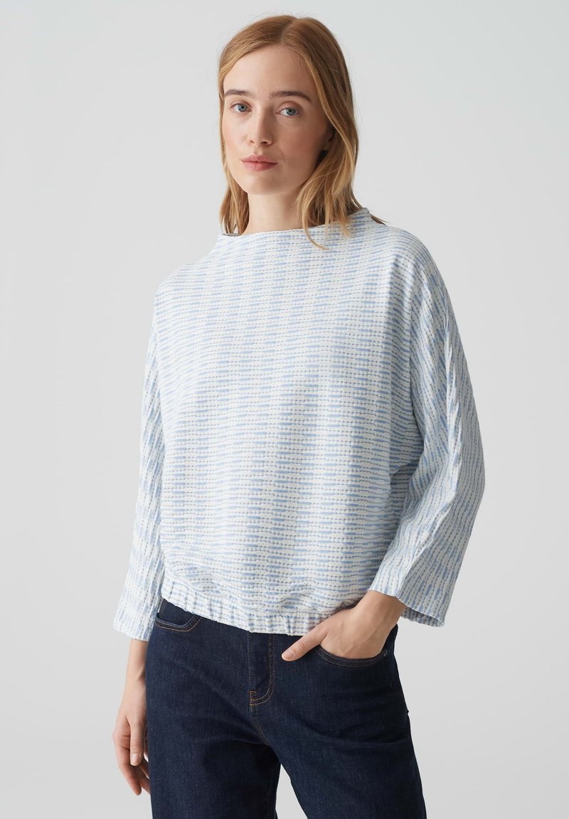 Blau-weiße gestreifte, locker sitzende Bluse mit rundem Ausschnitt, langen Ärmeln und gerafftem Saum. Der Stoff hat eine strukturierte Optik.