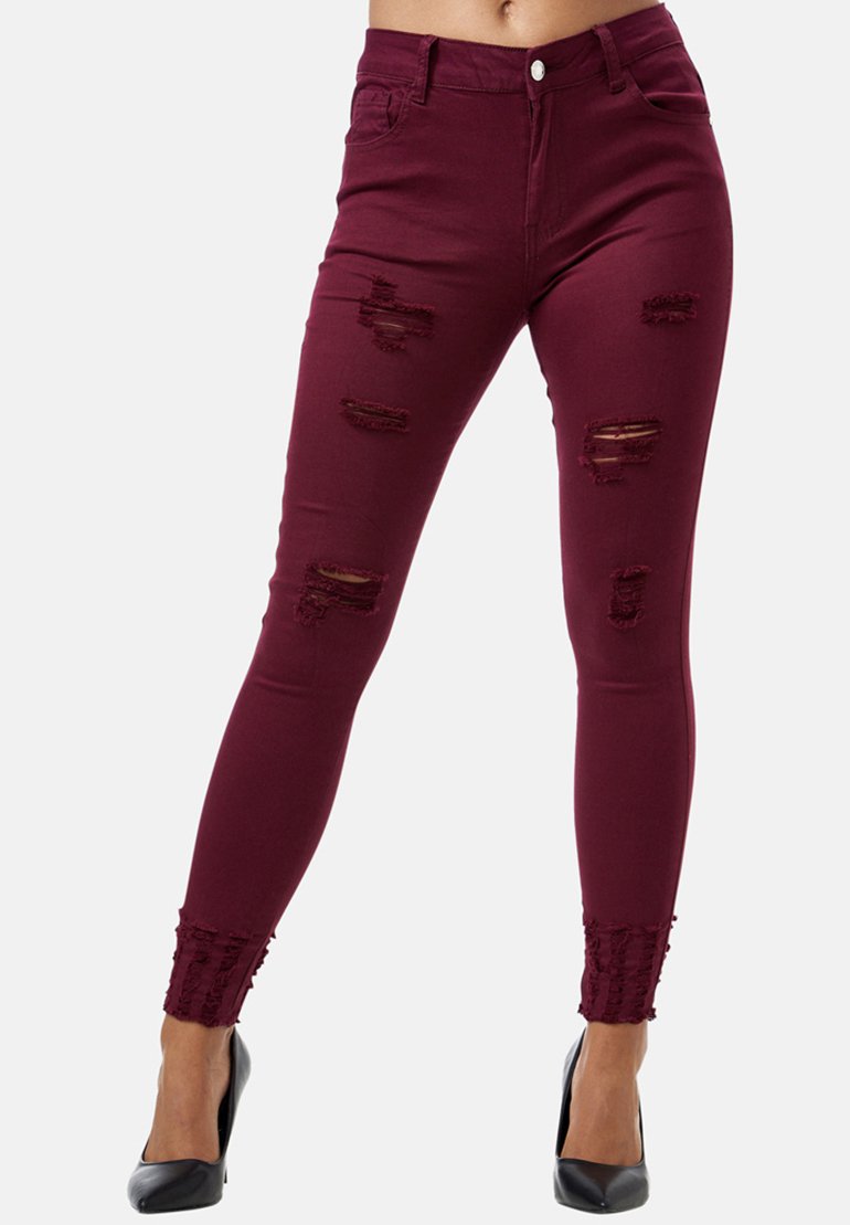 Jeans skinny burdeos con detalles desgastados, que cuentan con dobladillos deshilachados y un diseño ceñido. Fabricados con tejido elástico para mayor comodidad y flexibilidad.