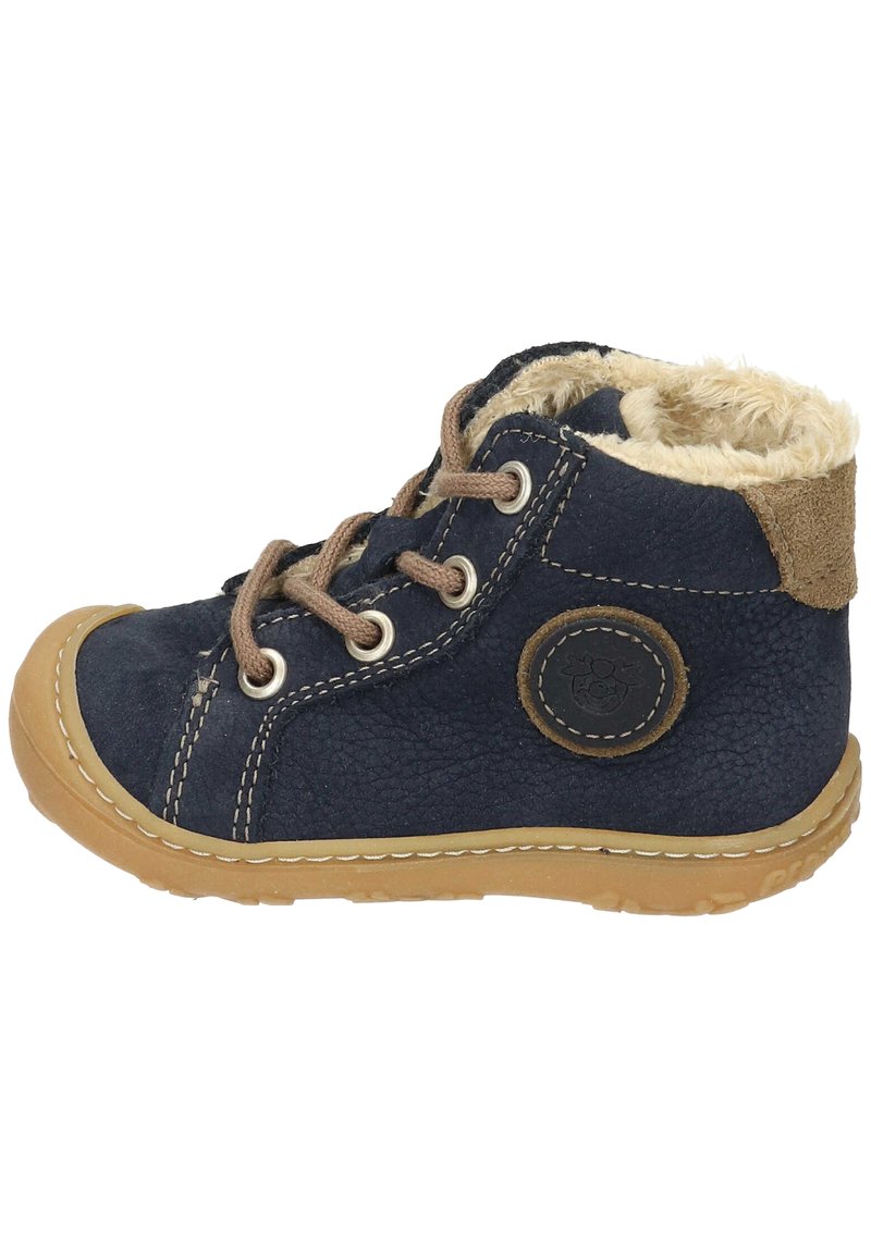 Marineblaue Lederstiefel mit flauschigem Futter, braunen Schnürsenkeln und einer beige Gummisohle. Mit einem Logo an der Seite und gestickten Details.