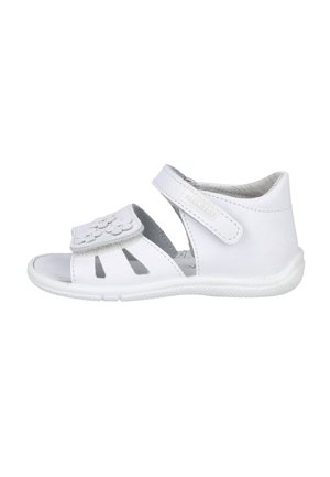 Sandalia blanca para niño/a con correas ajustables de velcro, detalles calados y un pequeño diseño floral en la correa de los dedos, mostrada de perfil lateral.