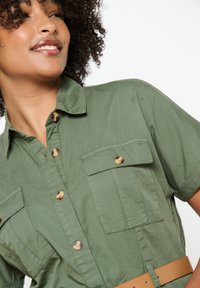 LolaLiza Abito a camicia - khaki med