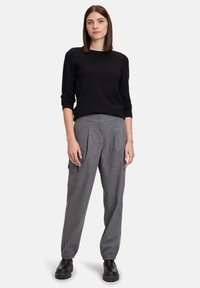 Betty Barclay BASIC-MIT RUNDHALSAUSSCHNITT - Pulóver - schwarz