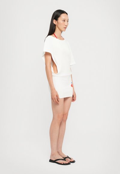 Dsquared2 BREEZY DRESS - Vestito di maglina - white