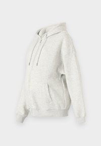 Ljusgrå hoodie gjord av mjukt tyg. Har en framdragkedja, stora fickor och en justerbar huva med dragsko. Löst sittande design.