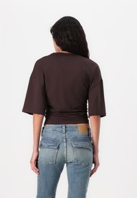 Gina Tricot SOFT TOUCH RUCHED TEE - Základné tričko - java