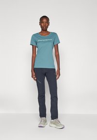 Dynafit TRAVERSE 2 TEE - Camiseta deportiva - atlantic