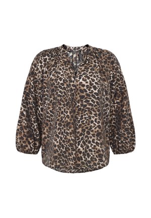 Blouse à manches longues avec imprimé léopard marron et noir, encolure froncée et poignets élastiques sur fond blanc.