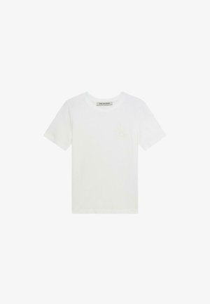 Witte katoenen t-shirt met korte mouwen en ronde hals. Beschikt over een subtiele logodetail in de linker bovenhoek. Soepele textuur.