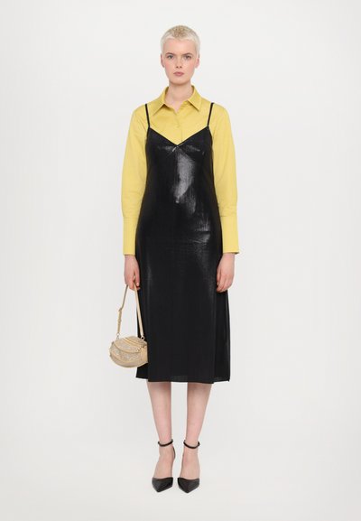 Cult Gaia MYRNA CLUTCH - Clutch - sand dollar