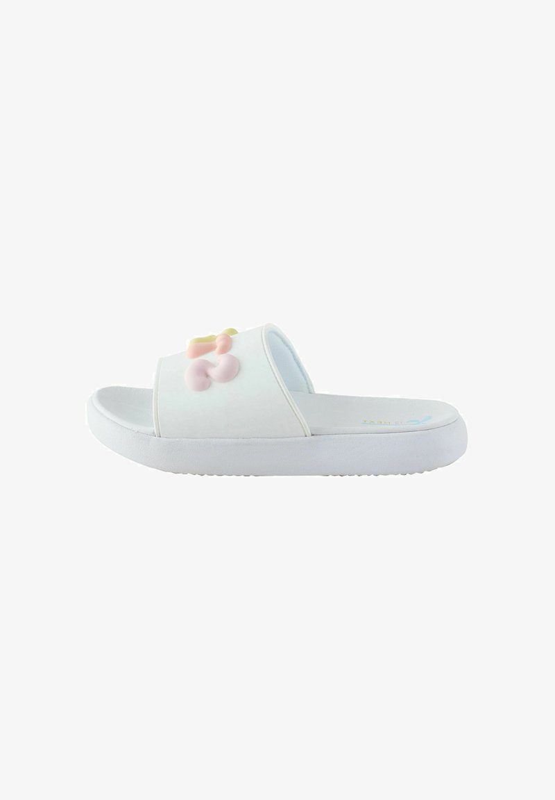 Sandale à glissière blanche avec décorations florales 3D pastel sur la bride et une semelle épaisse et texturée pour une meilleure adhérence.