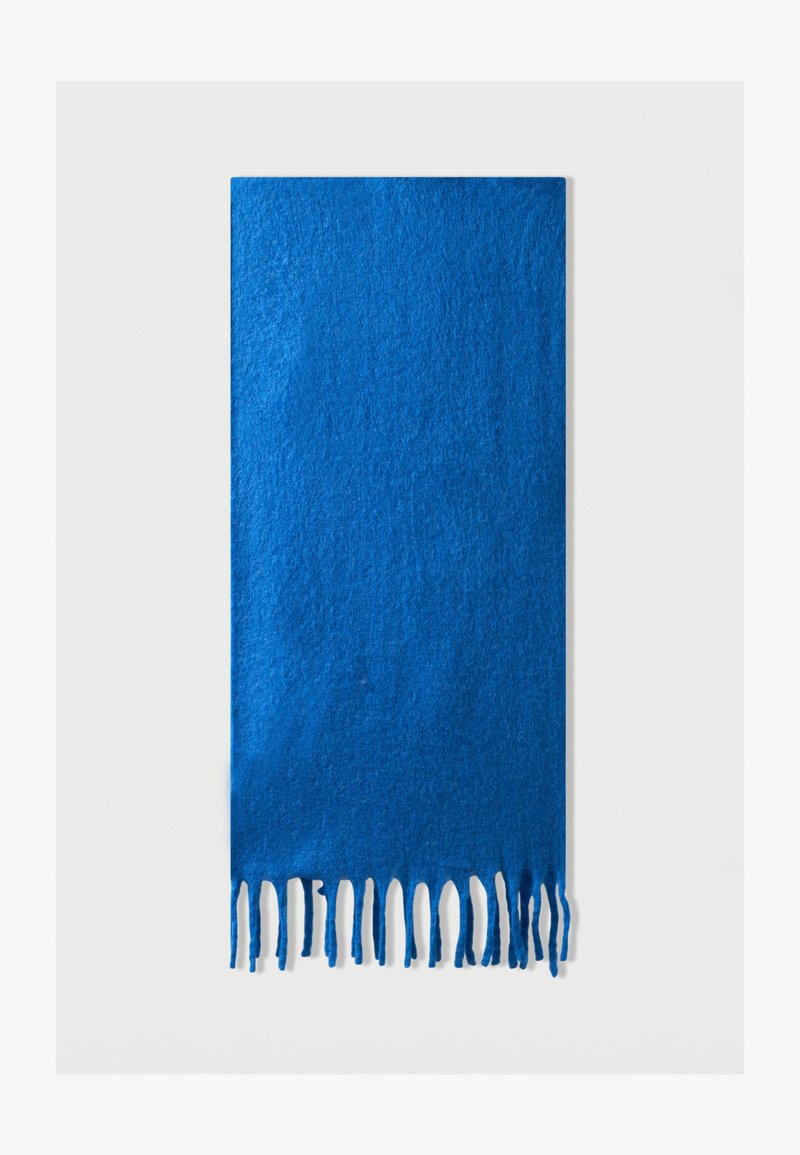 Blå uldscarf med en blød tekstur, der har frynsekanter og en rektangulær form.