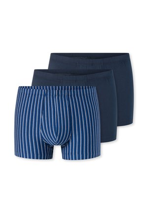 Drei Herrenboxershorts, zwei einfarbige dunkelblaue Paare und eines blau mit weißen vertikalen Streifen, in überlappenden Reihen angeordnet.