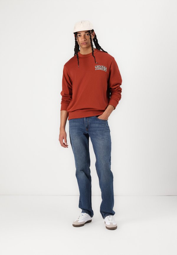 FRONT GRAPHIC CREW NECK - Sweatshirt - burnt henna2