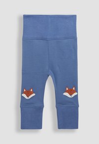 Blå småbørnsbukser med bred talje, opsmøgede ankler og broderede brune ræveansigter på hvert knæ.