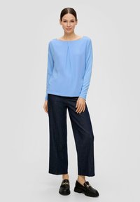 s.Oliver BLACK LABEL MIT FALTEN-DETAIL - Longsleeve - hellblau
