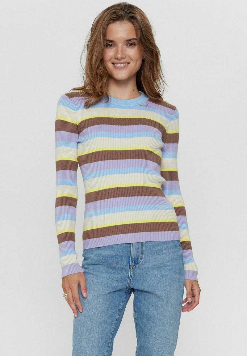 Maglione a maniche lunghe a coste con strisce multicolori: blu, marrone, giallo e lavanda. Collo a giro, vestibilità slim e trama morbida.