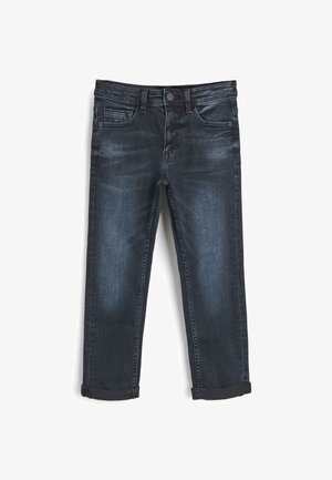 Jeans de mezclilla oscura con corte recto, cinco bolsillos y diseño de puños enrollados. La tela tiene una textura suave con sutiles desgastes.