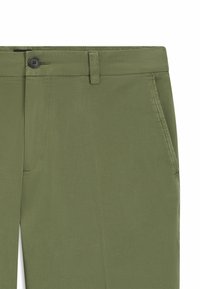 Khaki pants made of cotton blend fabric. Features a flat front, a button closure, side pockets, and straight-leg design.