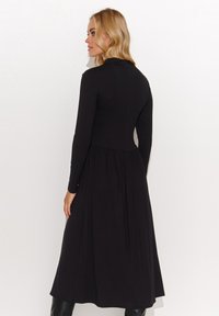Makadamia DRESS WITH A STAND-UP COLLAR - Sukienka letnia