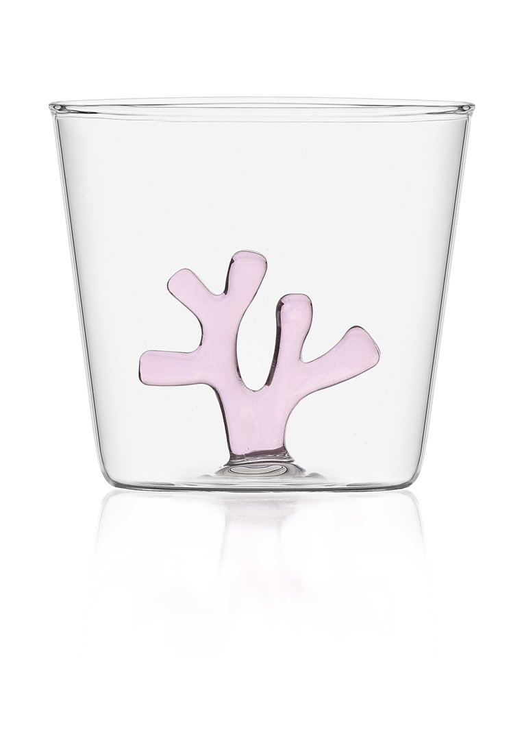 Przezroczysty szklany pojemnik z różowym akcentem w kształcie koralu w środku. Gładka tekstura, okrągły kształt i proste krawędzie. Lustrzana powierzchnia na dole.