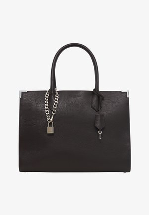 Borsa a tracolla in pelle marrone con effetto graniglia, dotata di hardware argento, accentuata da una catena e un lucchetto. Include doppi manici e un'etichetta in pelle.