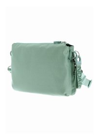 Borsa a tracolla rettangolare verde salvia con tessuto strutturato, chiusura con cerniera, tracolla regolabile e etichetta laterale con marchio.