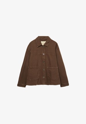Braune Baumwolljacke mit einem Kragen, vorderen Druckknöpfen und zwei großen aufgesetzten Taschen. Sauberes, geradliniges Design.