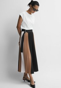 Reiss REGULAR FIT - AVA COLOURBLOCK MIDI - Jupe trapèze - black camel
