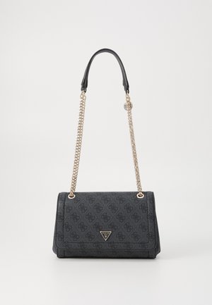 Must have nahkafakst koti, millel on kuldne ahelriba, mustriline välimus ja kolmnurkne logo plaat esiküljel.