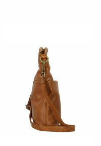 Borsa a tracolla in pelle color tan con superficie texturizzata, chiusura con cordoncino e tracolla regolabile. Presenta accessori in ottone e una silhouette morbida.