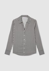 Camicia a maniche lunghe a righe bianche e nere con colletto, chiusura a bottoni e motivo a righe contrastanti sui polsini.