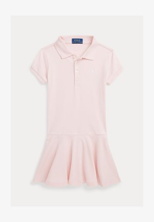 Rožinė kokvilninė polo suknelė su trumpomis rankovėmis, apykakle ir platėjančia sijona. Apdailinta mažu logotipu ant krūtinės.